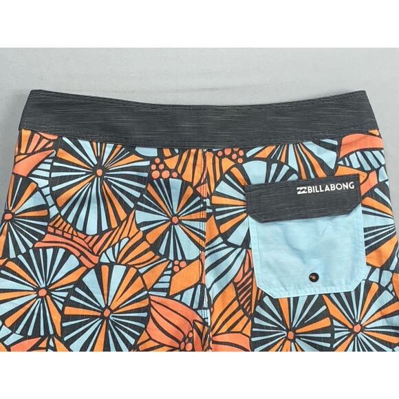 Billabong Platinum-X Sundays Quick Dry Board Shorts. Abstract Floral, Men's 32. - Picture 5 of 5